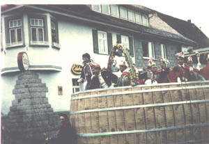 Historische Aufnahme aus der frühen Fasnet in Neufra